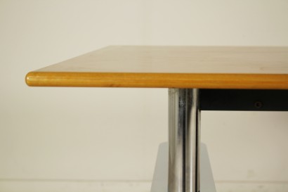 Scrivania Kum di Gae Aulenti