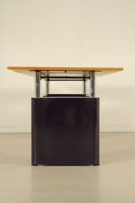Scrivania Kum di Gae Aulenti