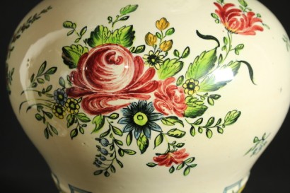 antiquariato, ceramiche, manifattura Molaroni Pesaro. vasi con coperchio, decorazioni floreali su vasi , ceramiche inizi 900