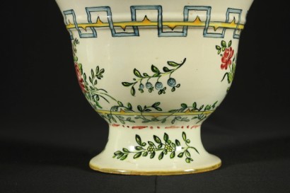 antiquariato, ceramiche, manifattura Molaroni Pesaro. vasi con coperchio, decorazioni floreali su vasi , ceramiche inizi 900