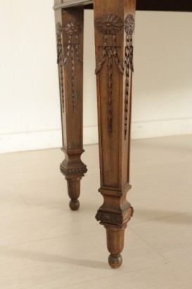 Englisch-Vitrine