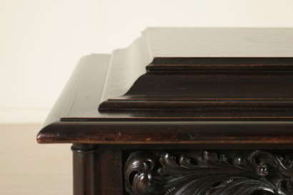 Cassapanca intagliata in stile