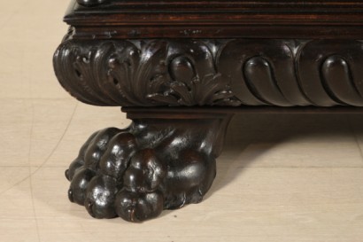 Cassapanca intagliata in stile