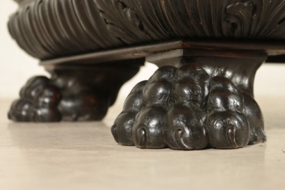 Cassapanca intagliata in stile