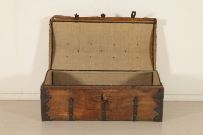 Particolare baule in cuoio