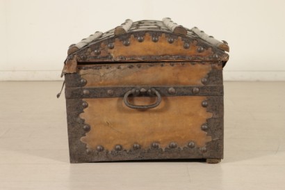 Lato baule in cuoio
