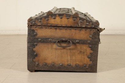 Lato baule in cuoio