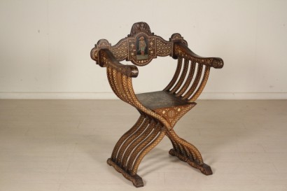 Silla Savonarola con incrustaciones
