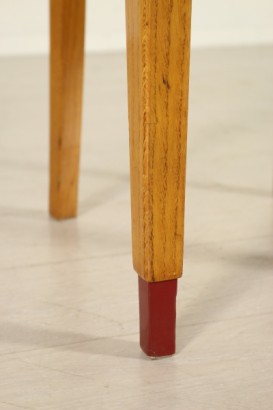 Particolare gambe Scrivania decò con sedia