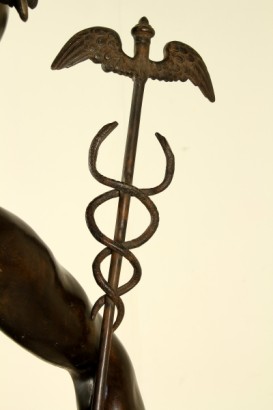 Particolare Statua in bronzo mercurio alato