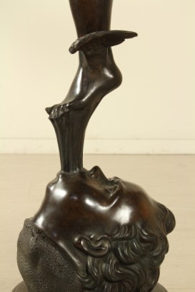 Particolare piede Statua in bronzo mercurio alato