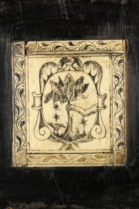 Particolare disegno Stipo ebanizzato