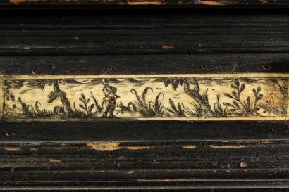 Particolare disegno Stipo ebanizzato