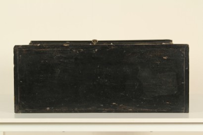 Particolare piano Stipo ebanizzato