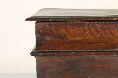 Particolare angolo Piccola panca-baule