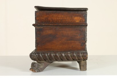 Particolare lato Piccola panca-baule