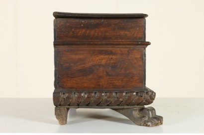 Particolare lato Piccola panca-baule
