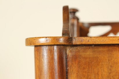 Particolare angolo Piccola vetrina Luigi Filippo