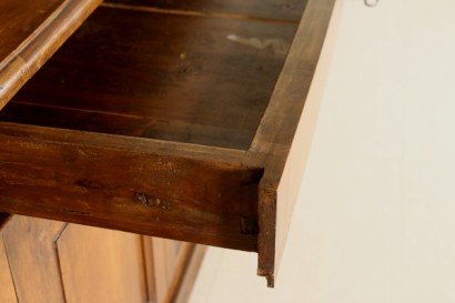 Particolare cassetto aperto Libreria quattro ante