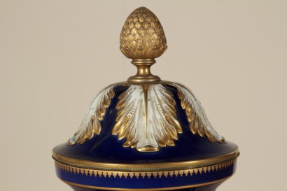 Vase de Sèvres particulier couvercle