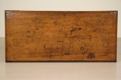 Particolare piano Scrittoio fratino