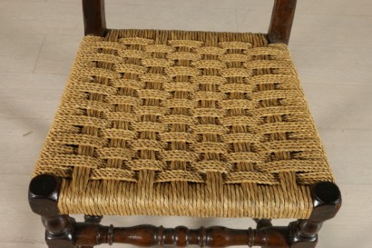 Particolare seduta Gruppo sei sedie a rocchetto