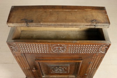 Particular open Panel carved Kneeler