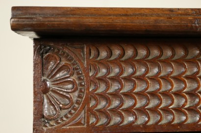 Particular corner carved Kneeler