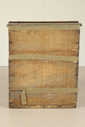 Particular back carved Kneeler