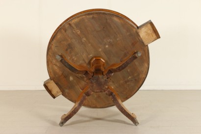 Particolare sotto Tavolo tondo intarsiato