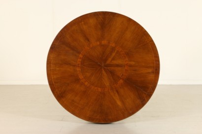 Particolare piano Tavolo tondo intarsiato