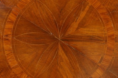 Particolare disegno piano Tavolo tondo intarsiato