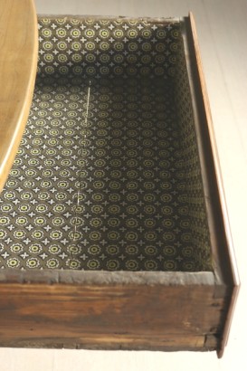 Particolare cassetto aperto Tavolo direttorio