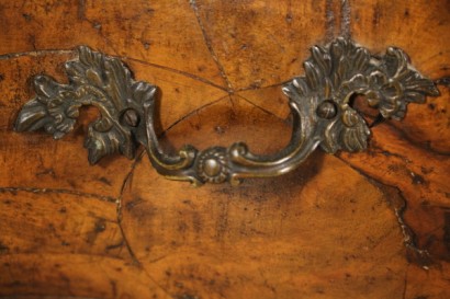 Particolare Coppia comò stile barocchetto