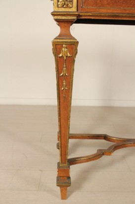 Particolare gamba Consolle stile neoclassico