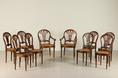 Groupes huit chaises et deux fauteuils de style