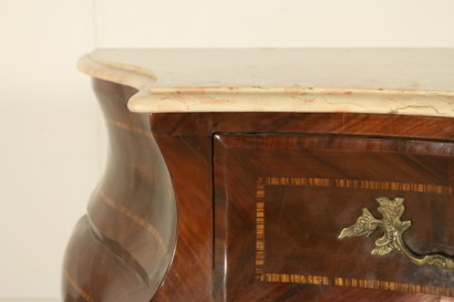 Particolare angolo Comò in stile barocchetto