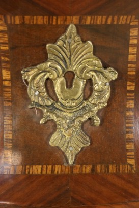 Particolare Comò in stile barocchetto