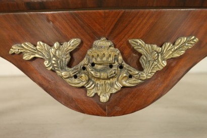 Particolare Comò in stile barocchetto