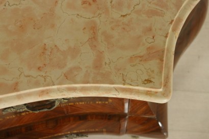 Particolare angolo piano Comò in stile barocchetto