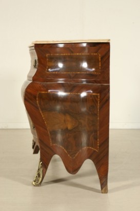 Particolare piano Comò in stile barocchetto