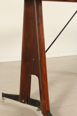 Especialmente pata de la mesa de 50 años