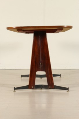 Vista lateral de mesa 50 años