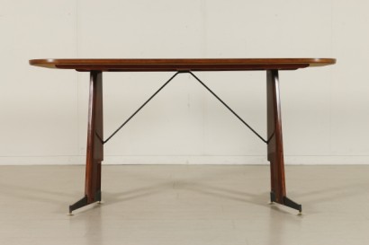 Vista frontal de mesa 50 años