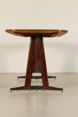 Vista lateral de mesa 50 años