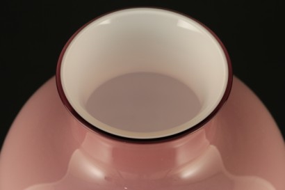 Particolare Vaso opalino in vetro rosa incamiciato