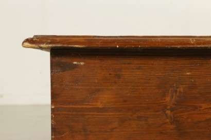 Guéridon en marbre particulier pin