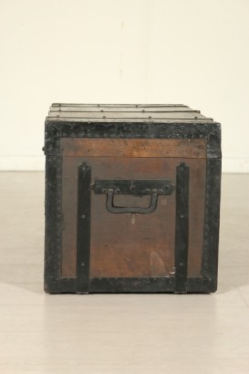 Seite Brust in Nussbaum