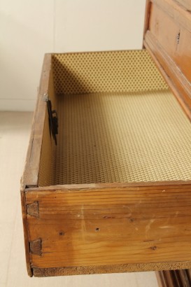 Particolare cassetto Canterano abete