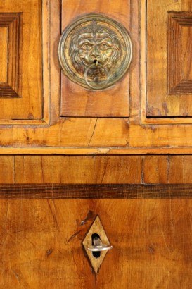 Cassettone Neoclassico toscano particolare